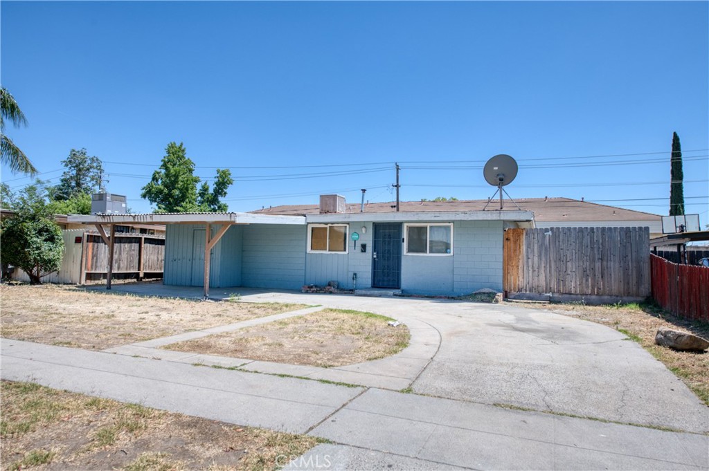 2326 E Hampton, Fresno, CA 93726