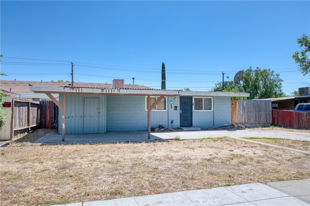 2326 E Hampton, Fresno, CA 93726