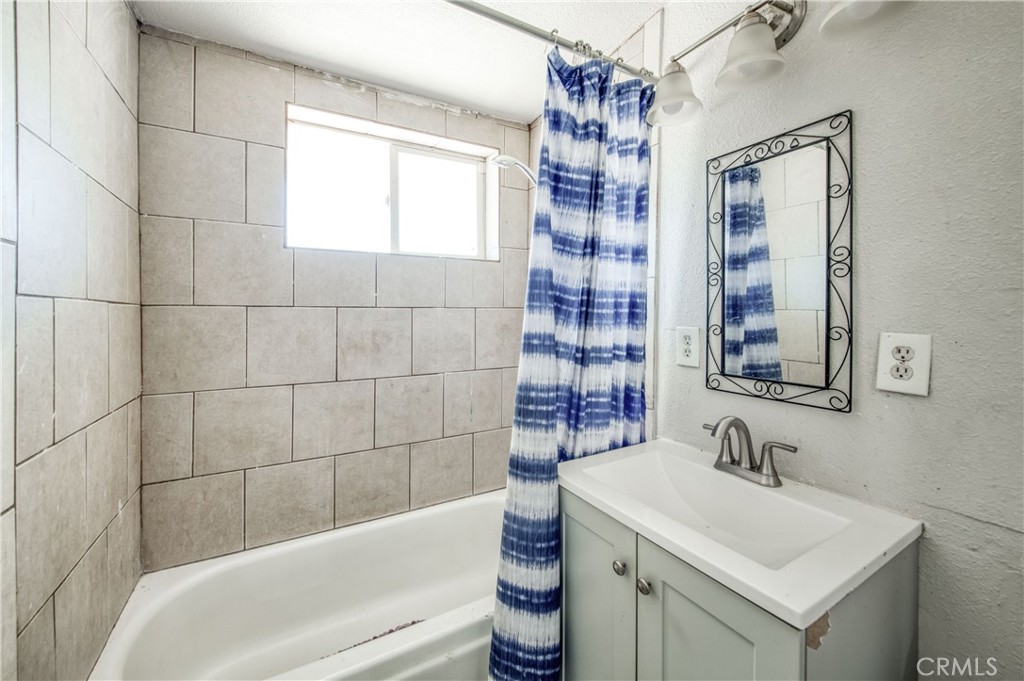 2326 E Hampton, Fresno, CA 93726