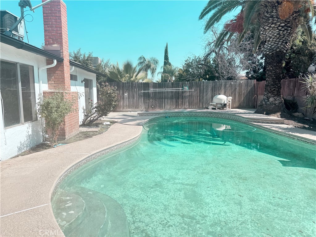 5822 E Ramona, Fresno, CA 93727