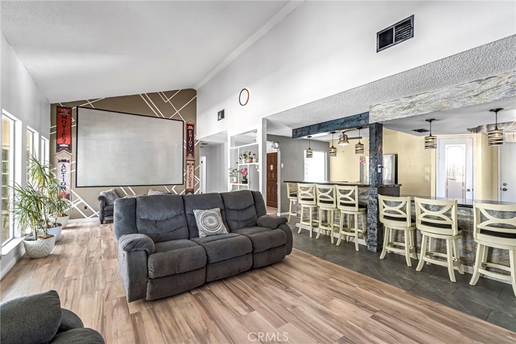 4883 E Geary St, Fresno, CA 93725