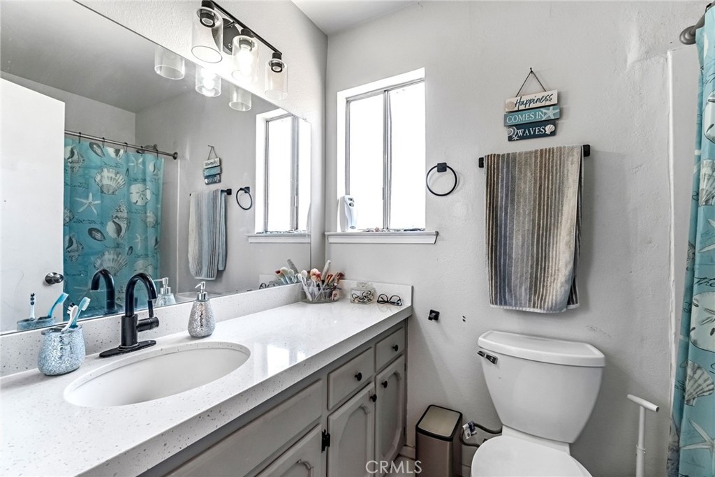 4883 E Geary St, Fresno, CA 93725