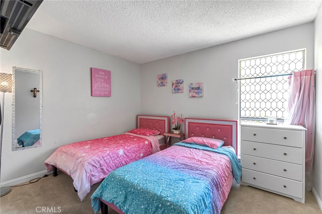 4883 E Geary St, Fresno, CA 93725