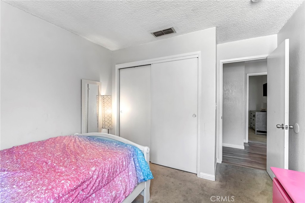 4883 E Geary St, Fresno, CA 93725