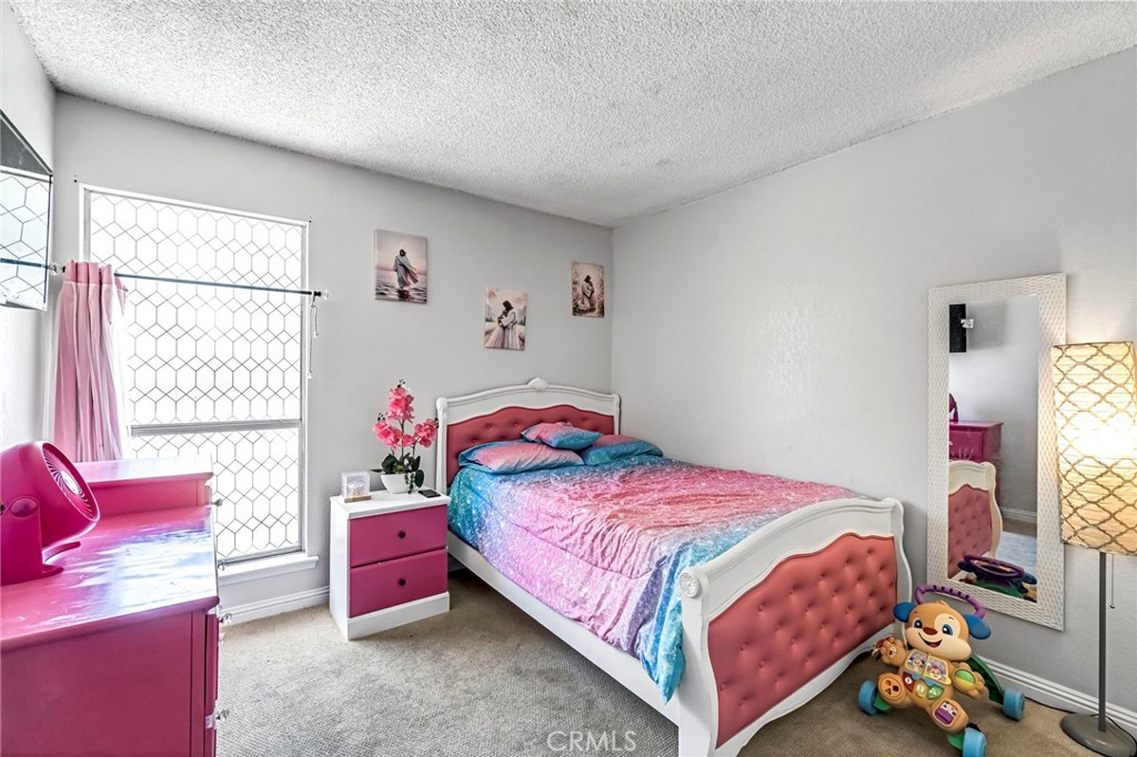 4883 E Geary St, Fresno, CA 93725