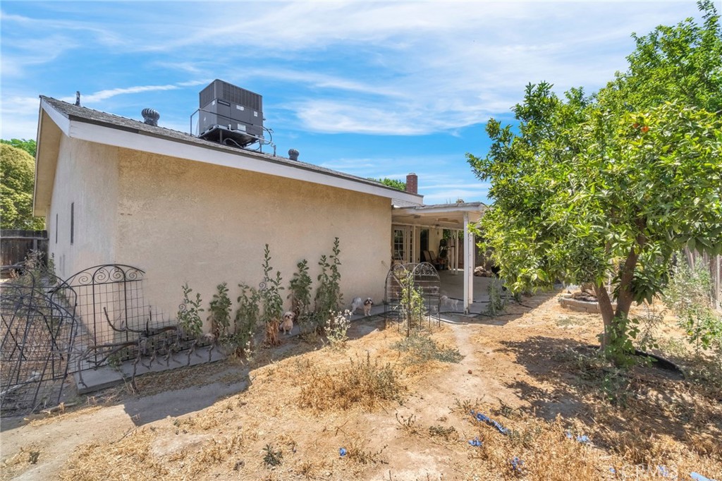 4883 E Geary St, Fresno, CA 93725