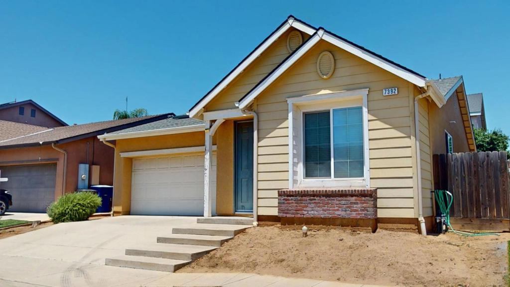 ADDRESS WITHHELD, Fresno, CA 93737