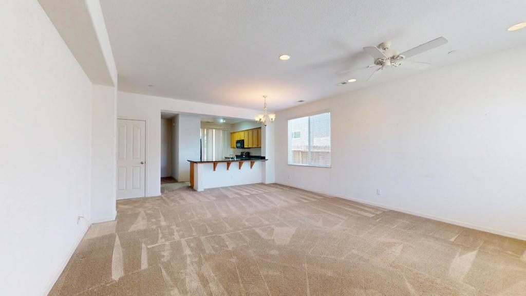 7392 Robinson, Fresno, CA 93737