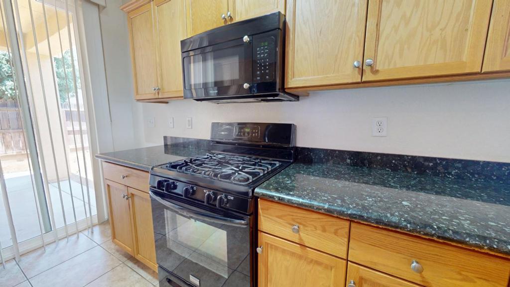 7392 Robinson, Fresno, CA 93737