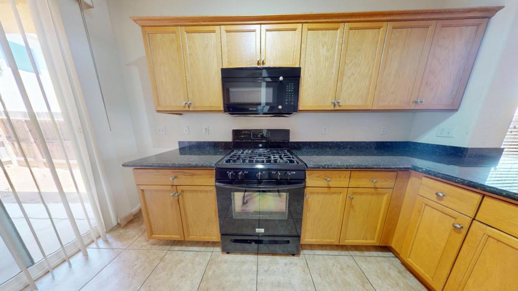 7392 Robinson, Fresno, CA 93737