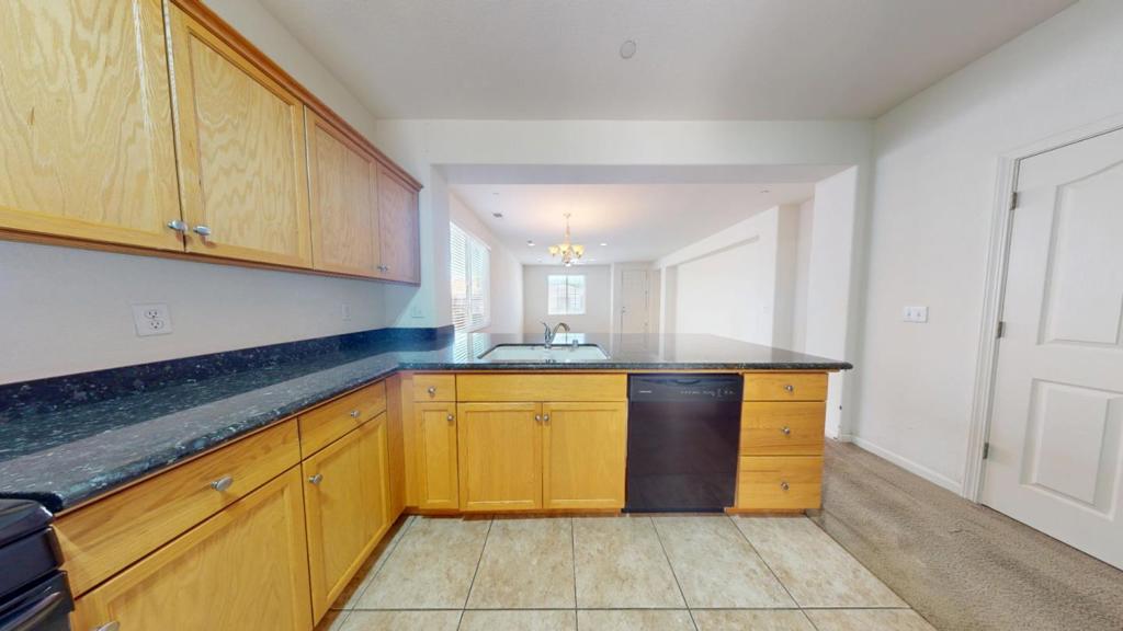 7392 Robinson, Fresno, CA 93737