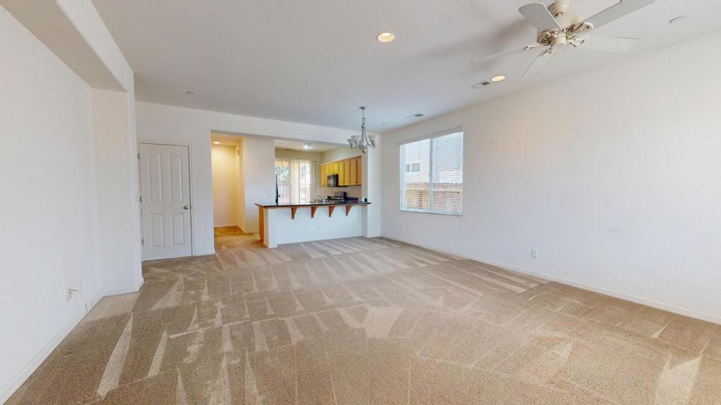 7392 Robinson, Fresno, CA 93737