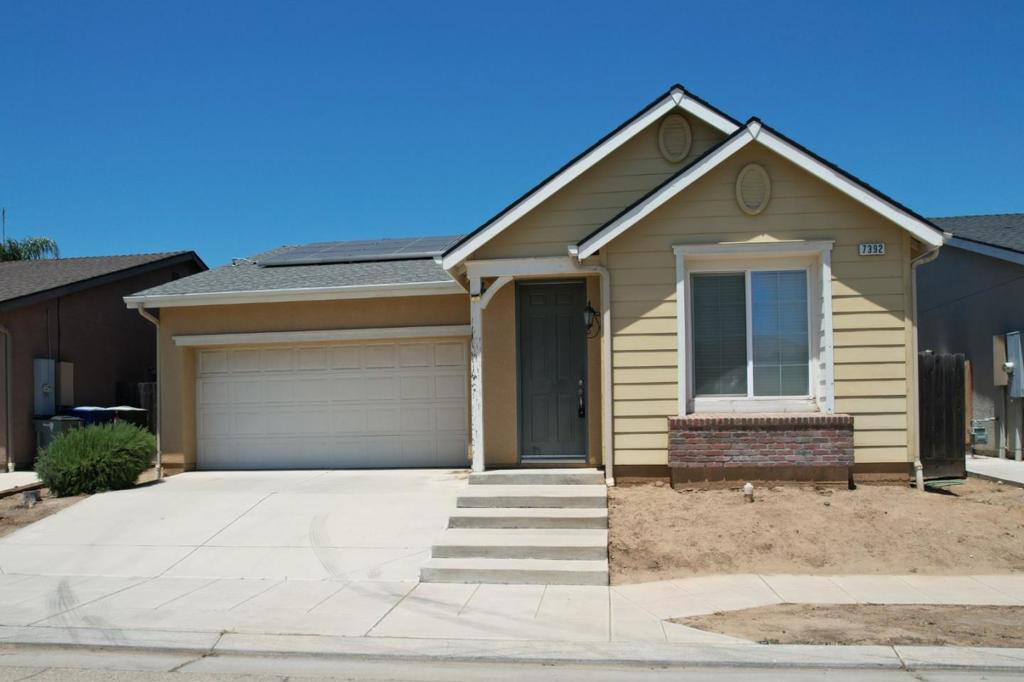 7392 Robinson, Fresno, CA 93737
