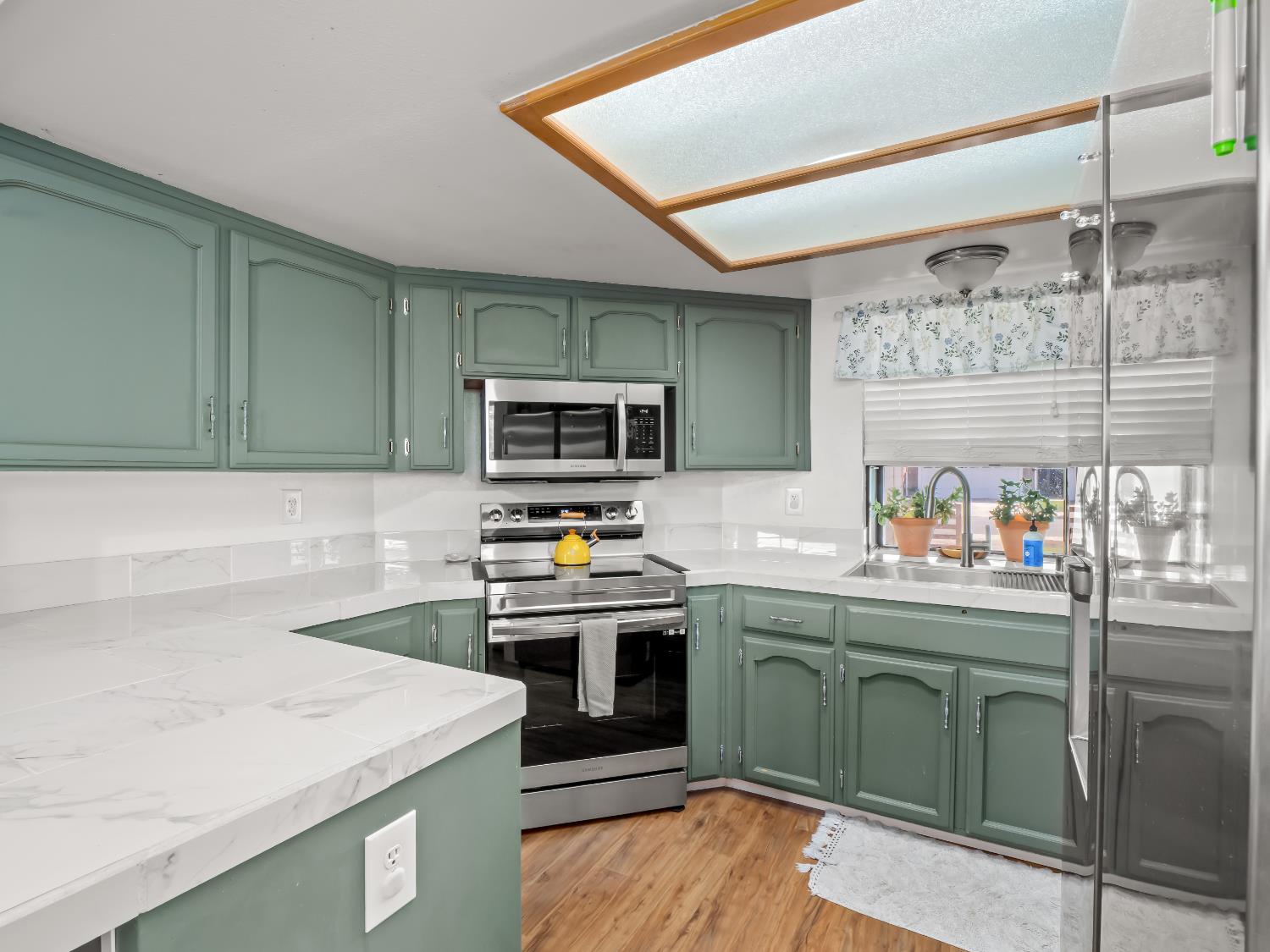3670 W Terrace Ave, Fresno, CA 93722