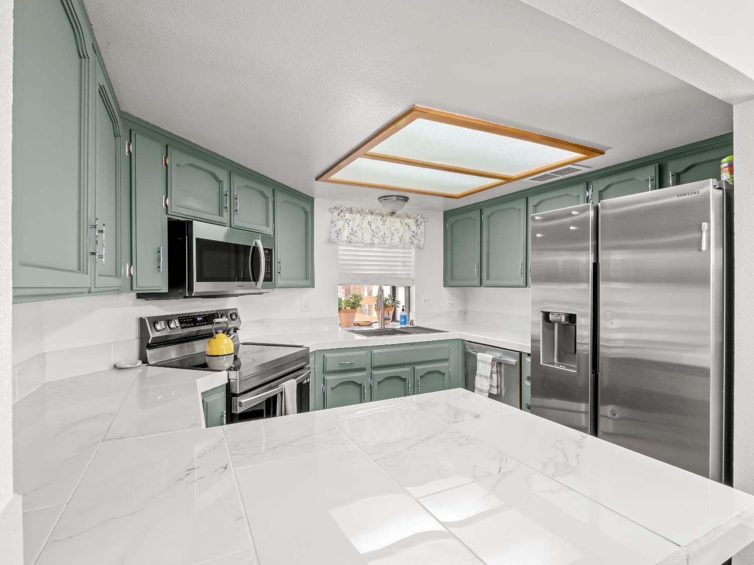 3670 W Terrace Ave, Fresno, CA 93722