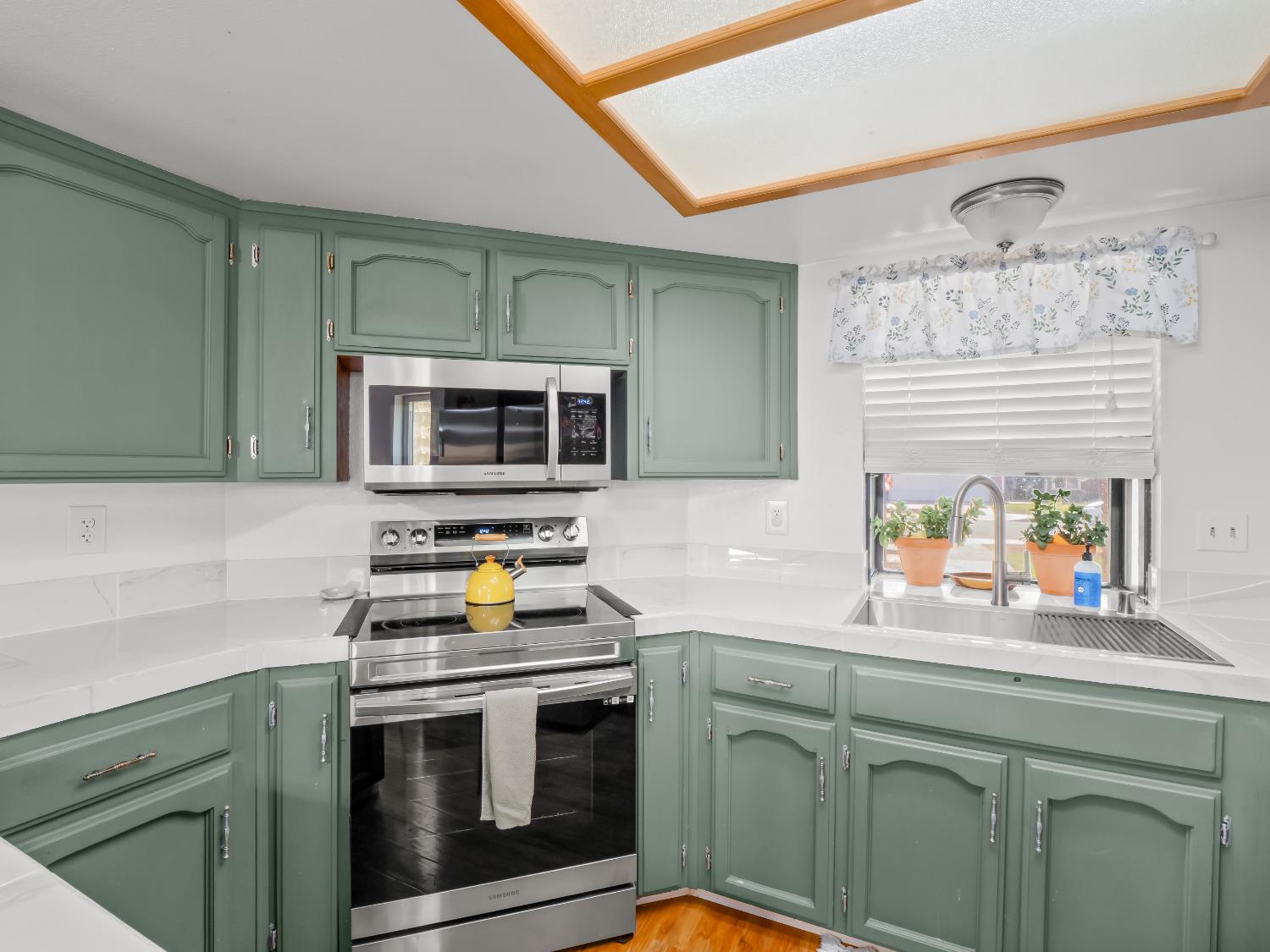 3670 W Terrace Ave, Fresno, CA 93722
