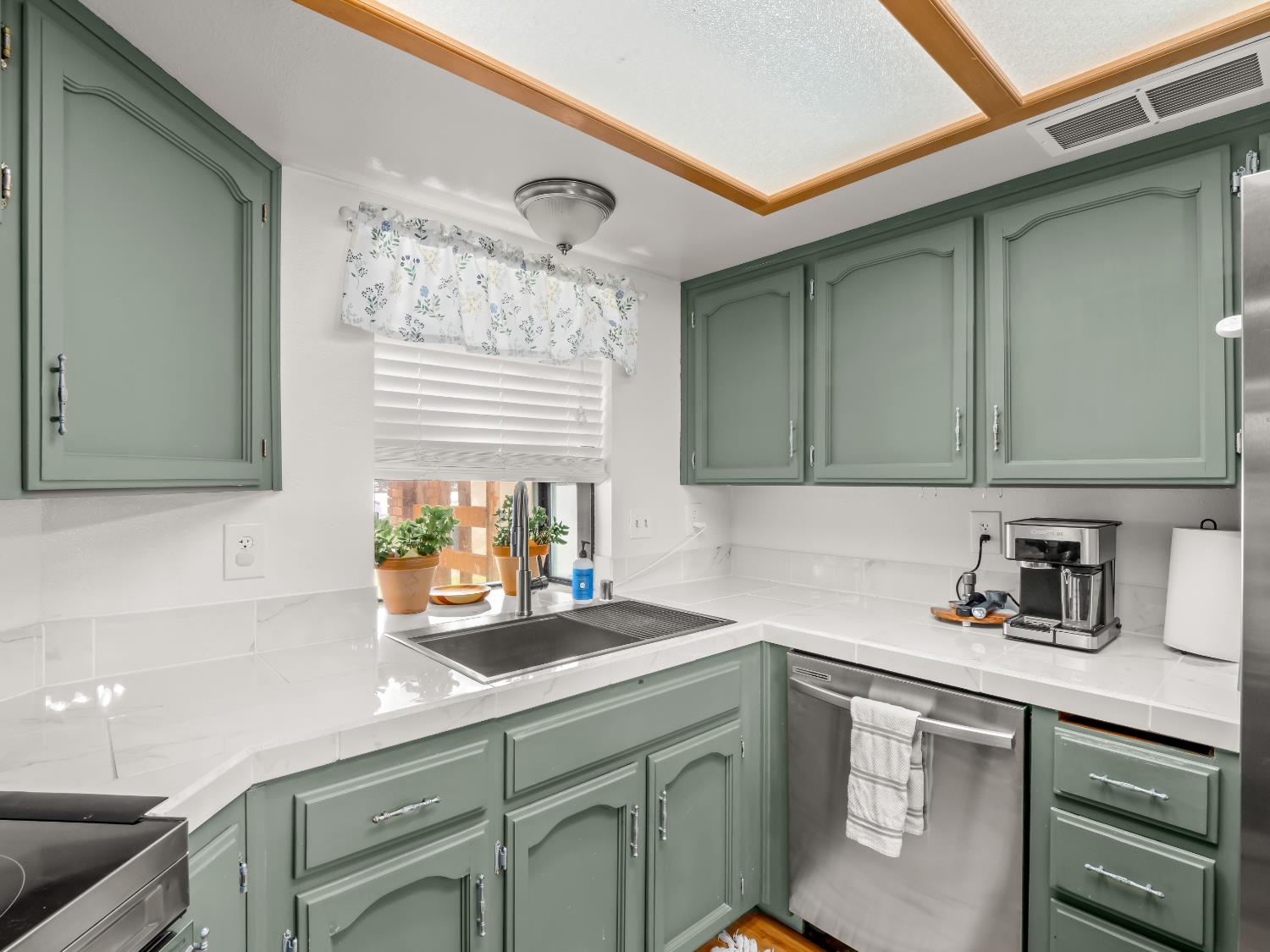 3670 W Terrace Ave, Fresno, CA 93722