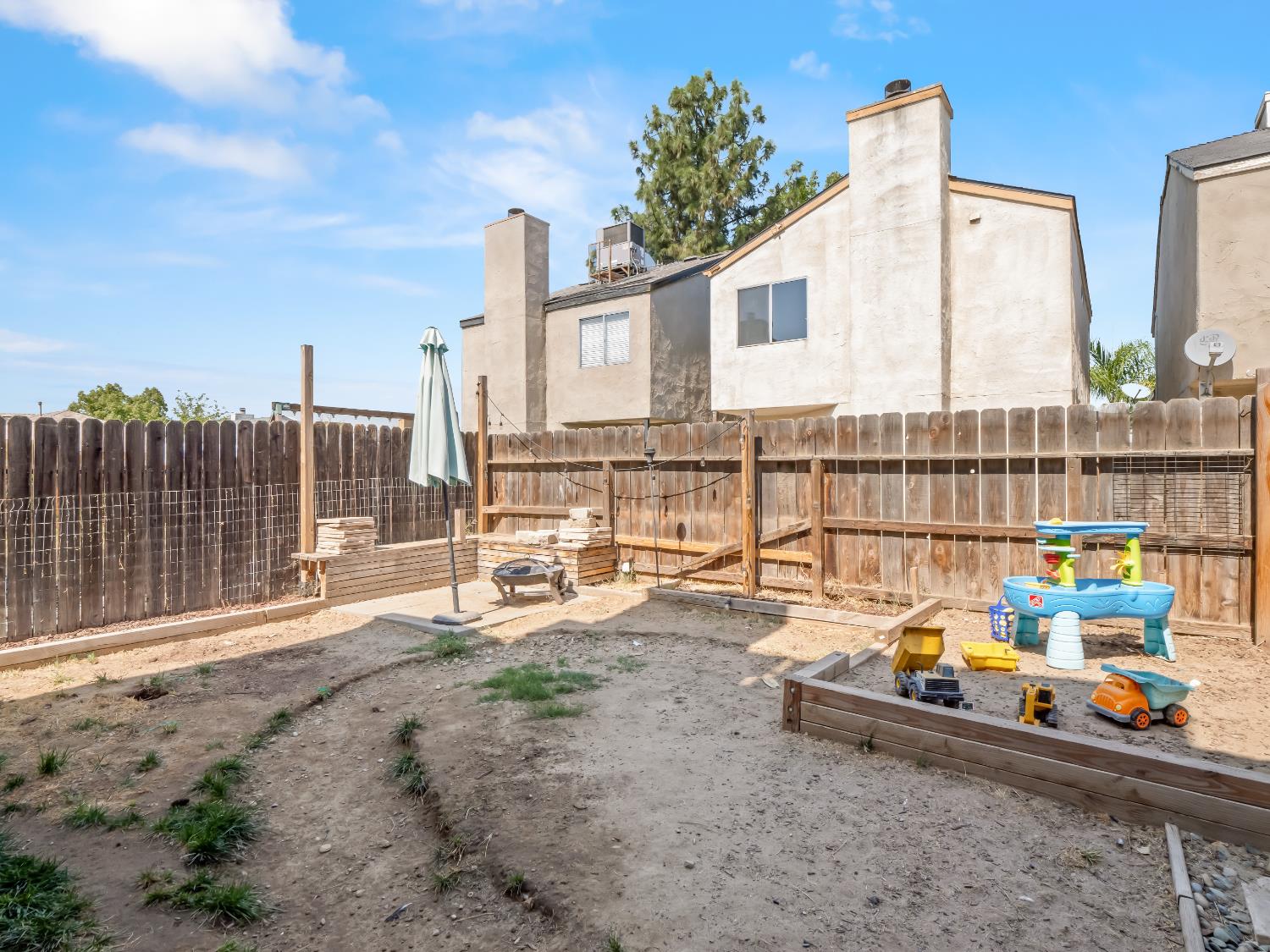 3670 W Terrace Ave, Fresno, CA 93722