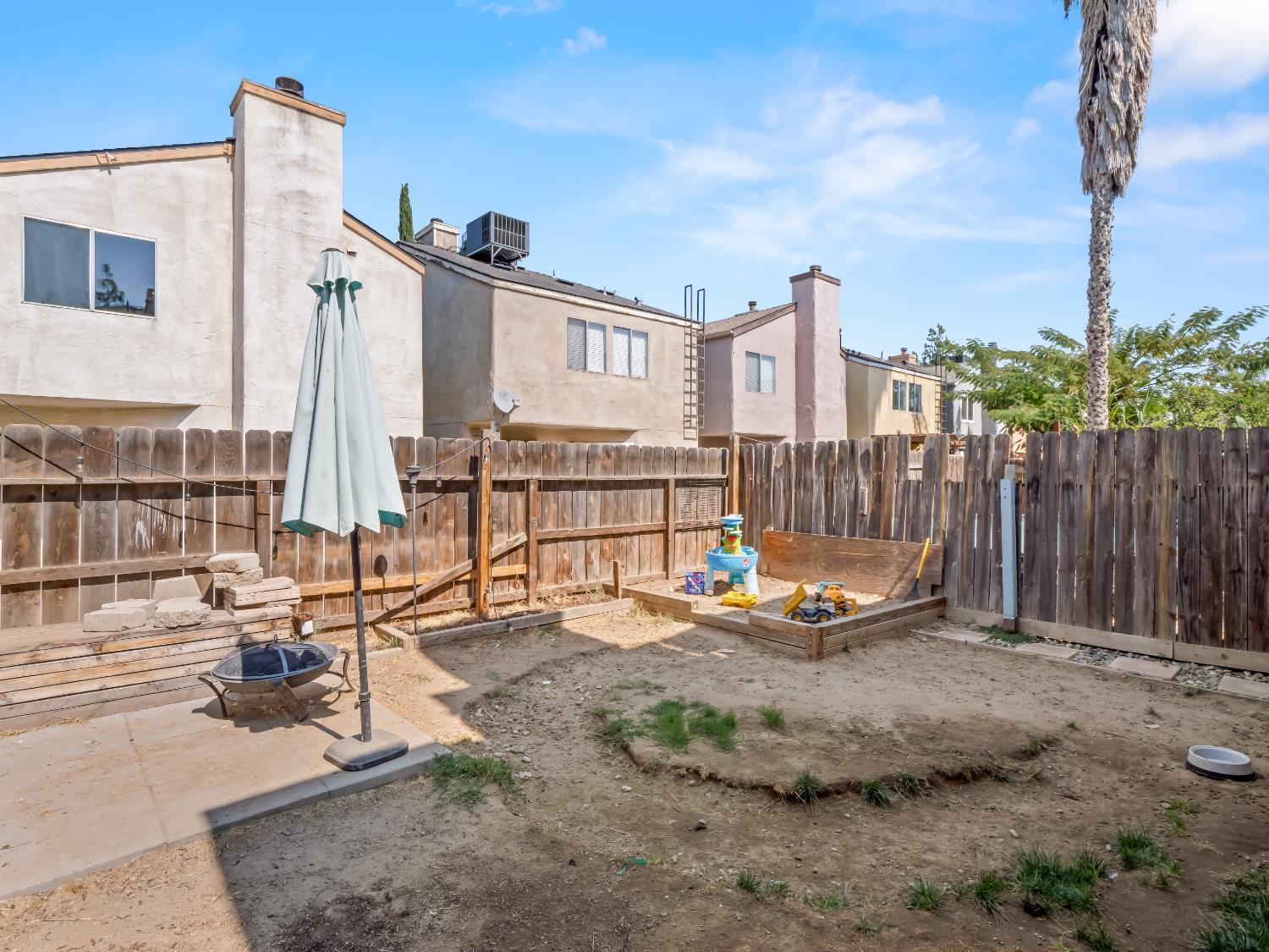 3670 W Terrace Ave, Fresno, CA 93722
