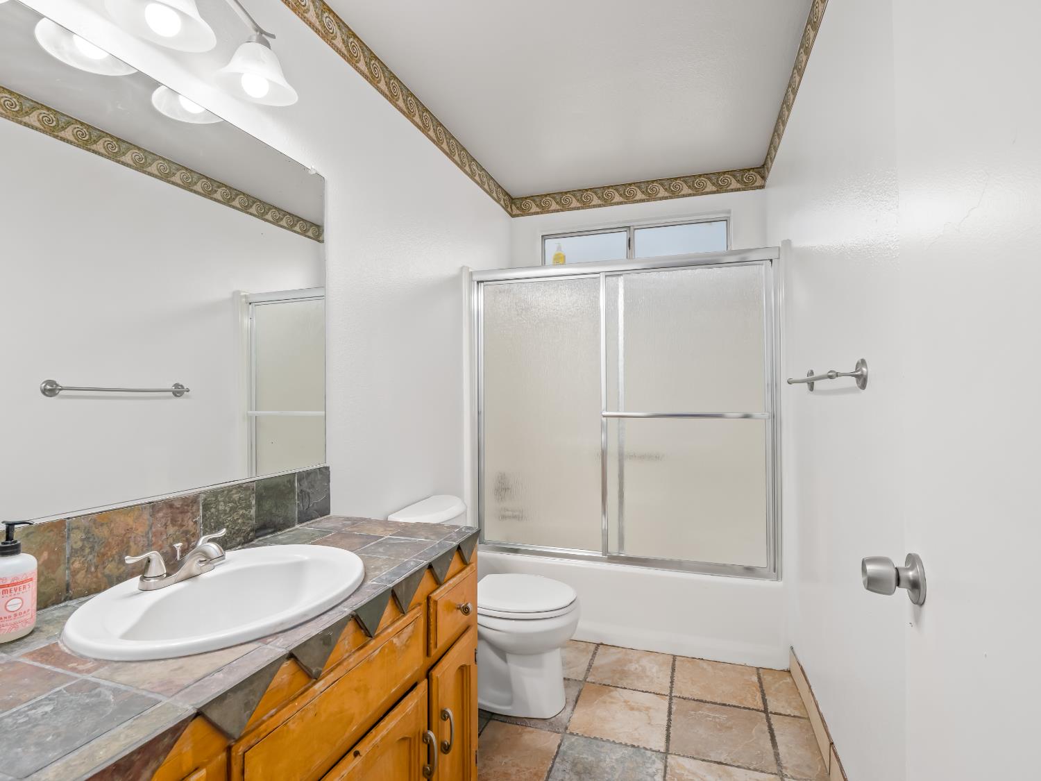3670 W Terrace Ave, Fresno, CA 93722