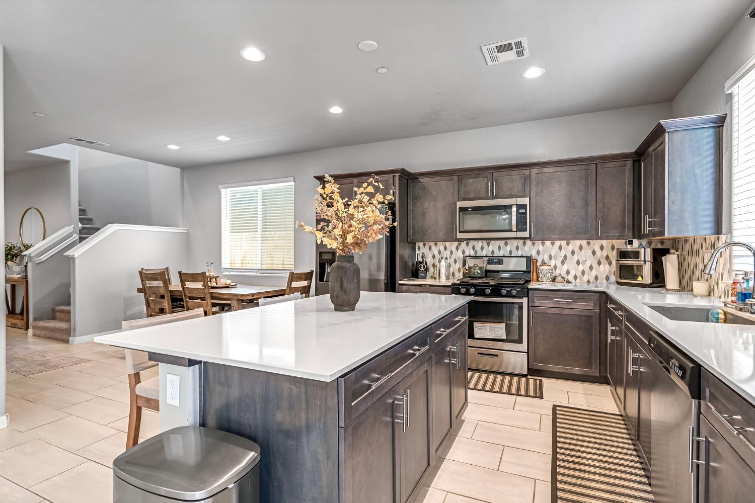 6122 W Swift Ave, Fresno, CA 93723