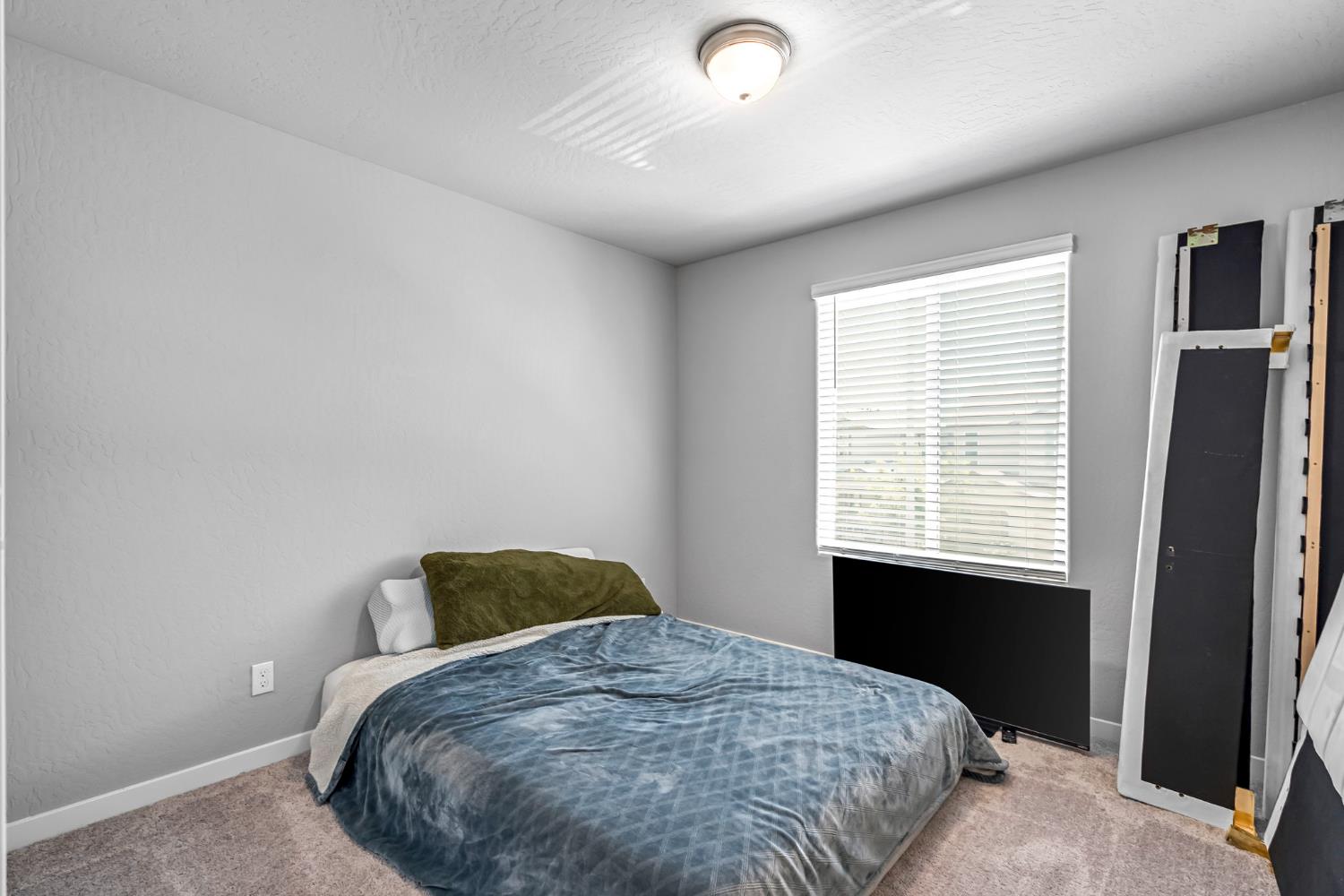 6122 W Swift Ave, Fresno, CA 93723