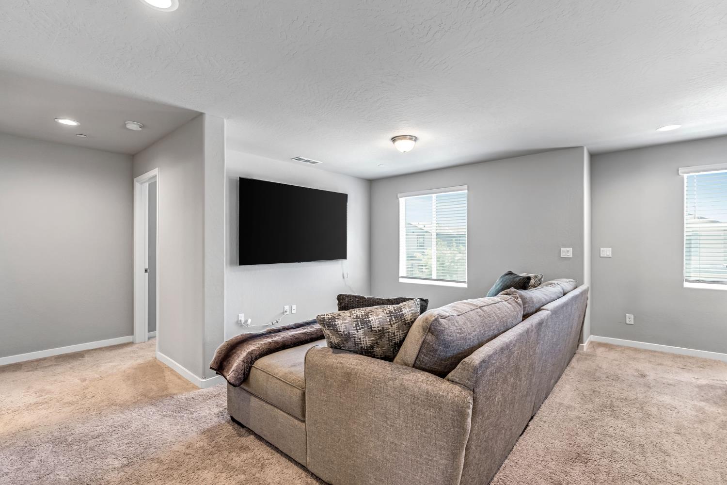 6122 W Swift Ave, Fresno, CA 93723
