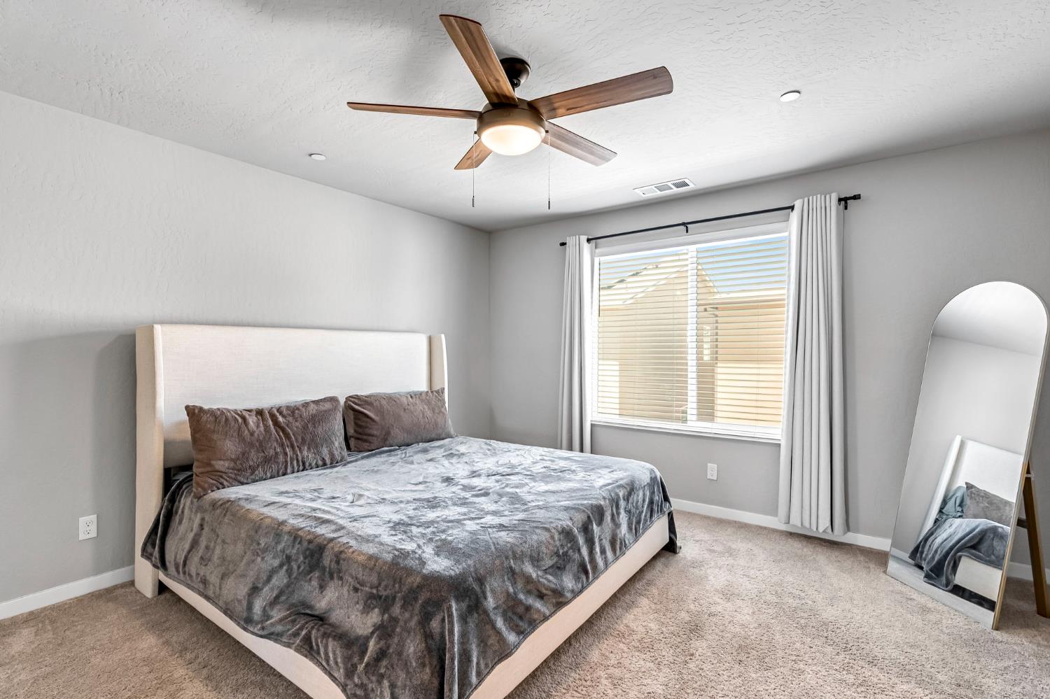6122 W Swift Ave, Fresno, CA 93723
