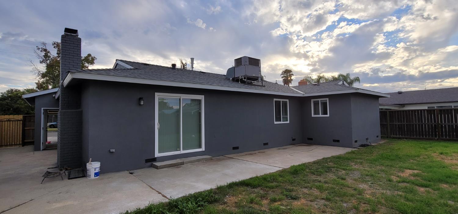 1540 W Ashcroft Ave, Fresno, CA 93705