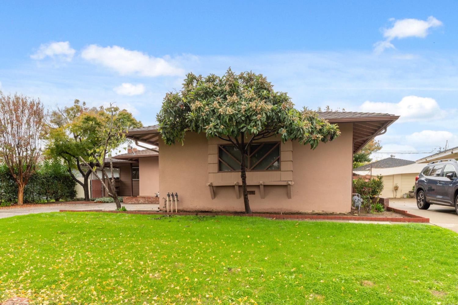 1421 W Michigan Ave, Fresno, CA 93705