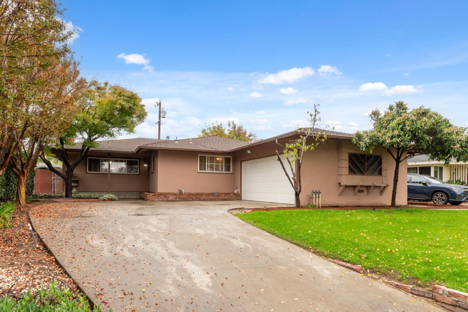 1421 W Michigan Ave, Fresno, CA 93705