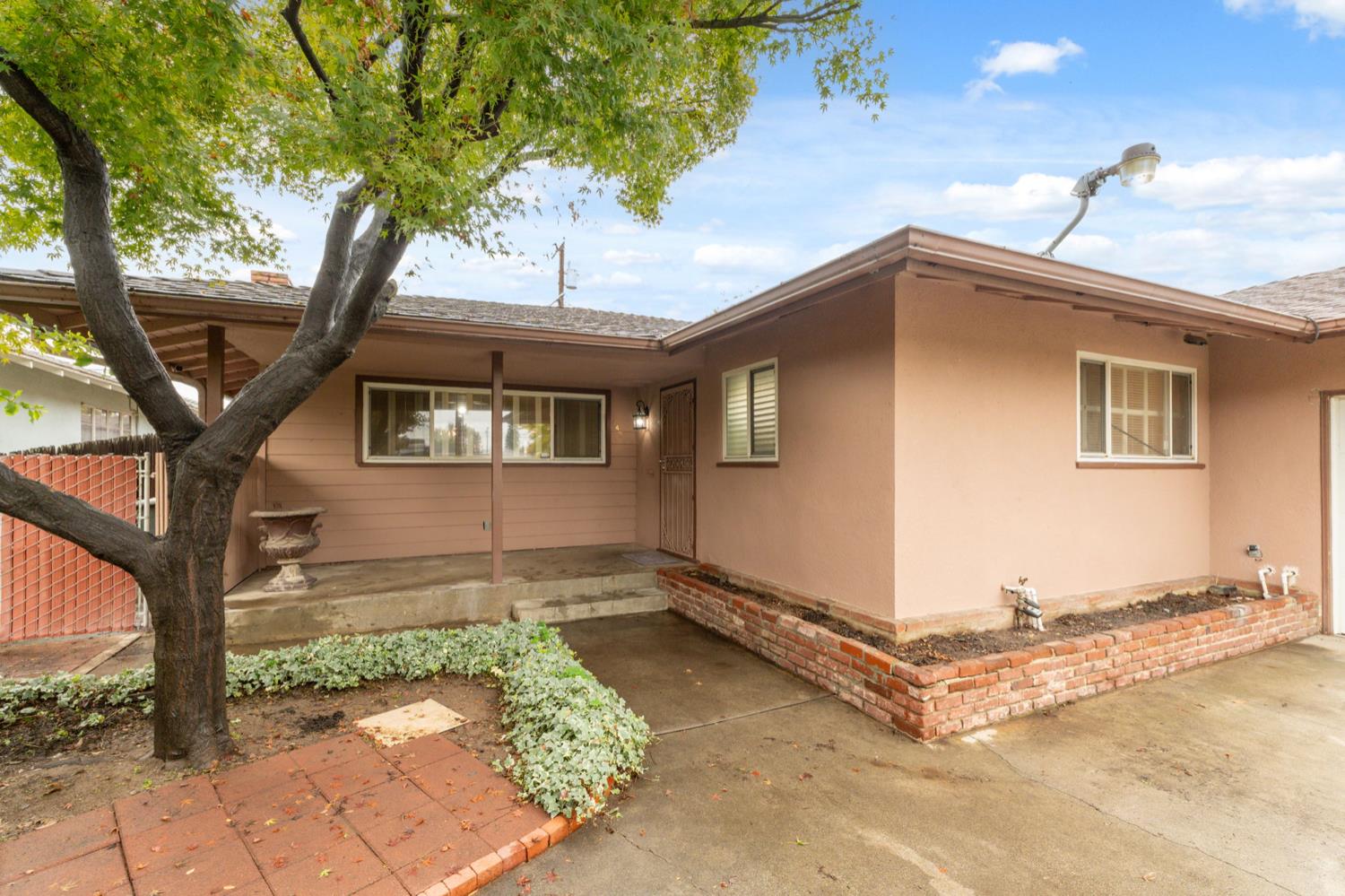 1421 W Michigan Ave, Fresno, CA 93705