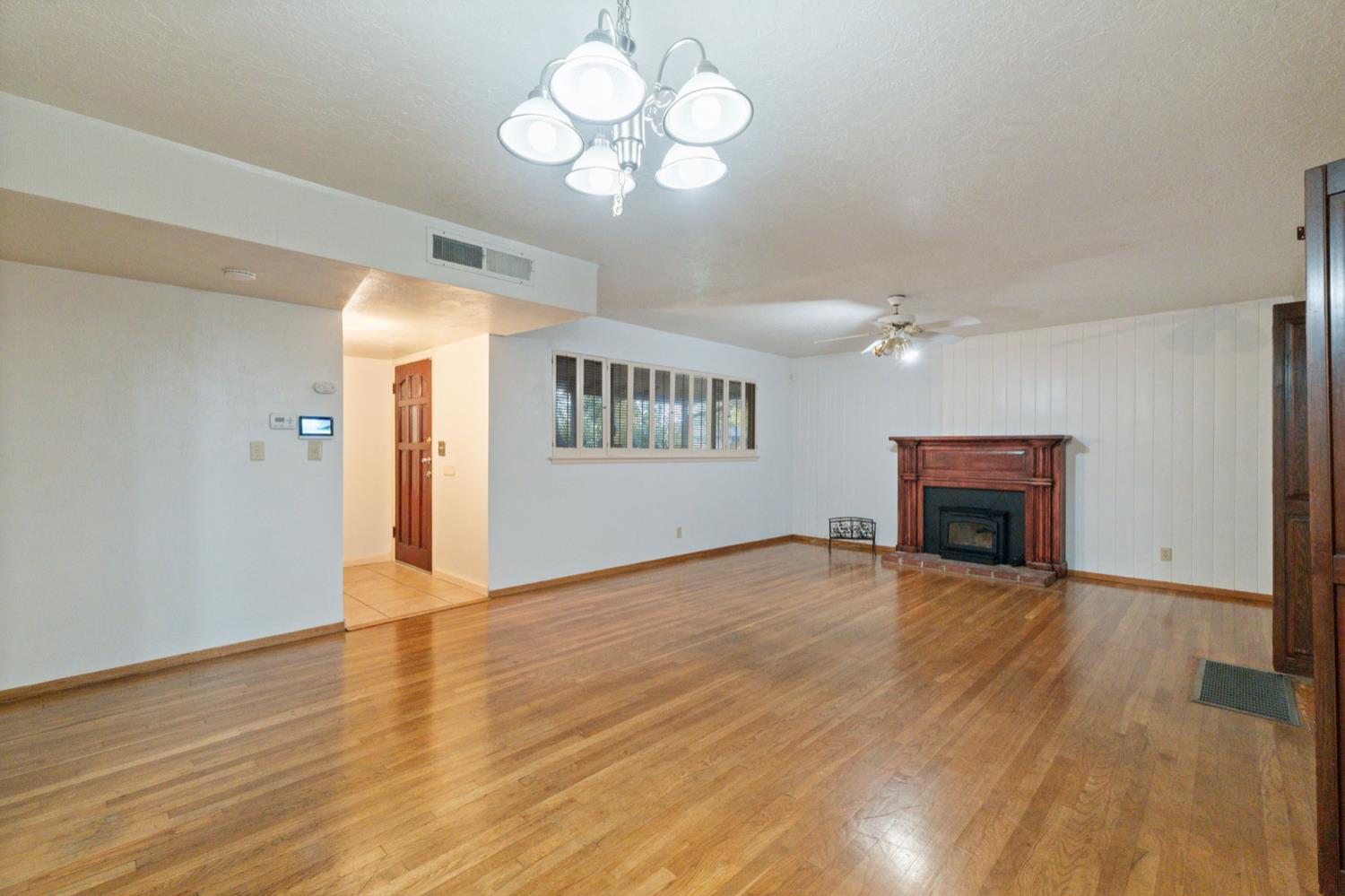 1421 W Michigan Ave, Fresno, CA 93705