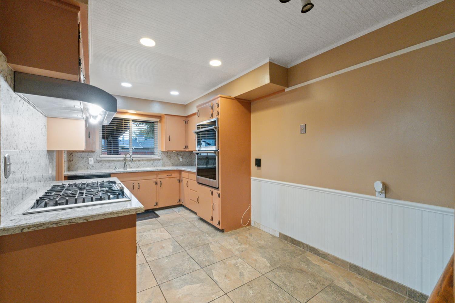 1421 W Michigan Ave, Fresno, CA 93705