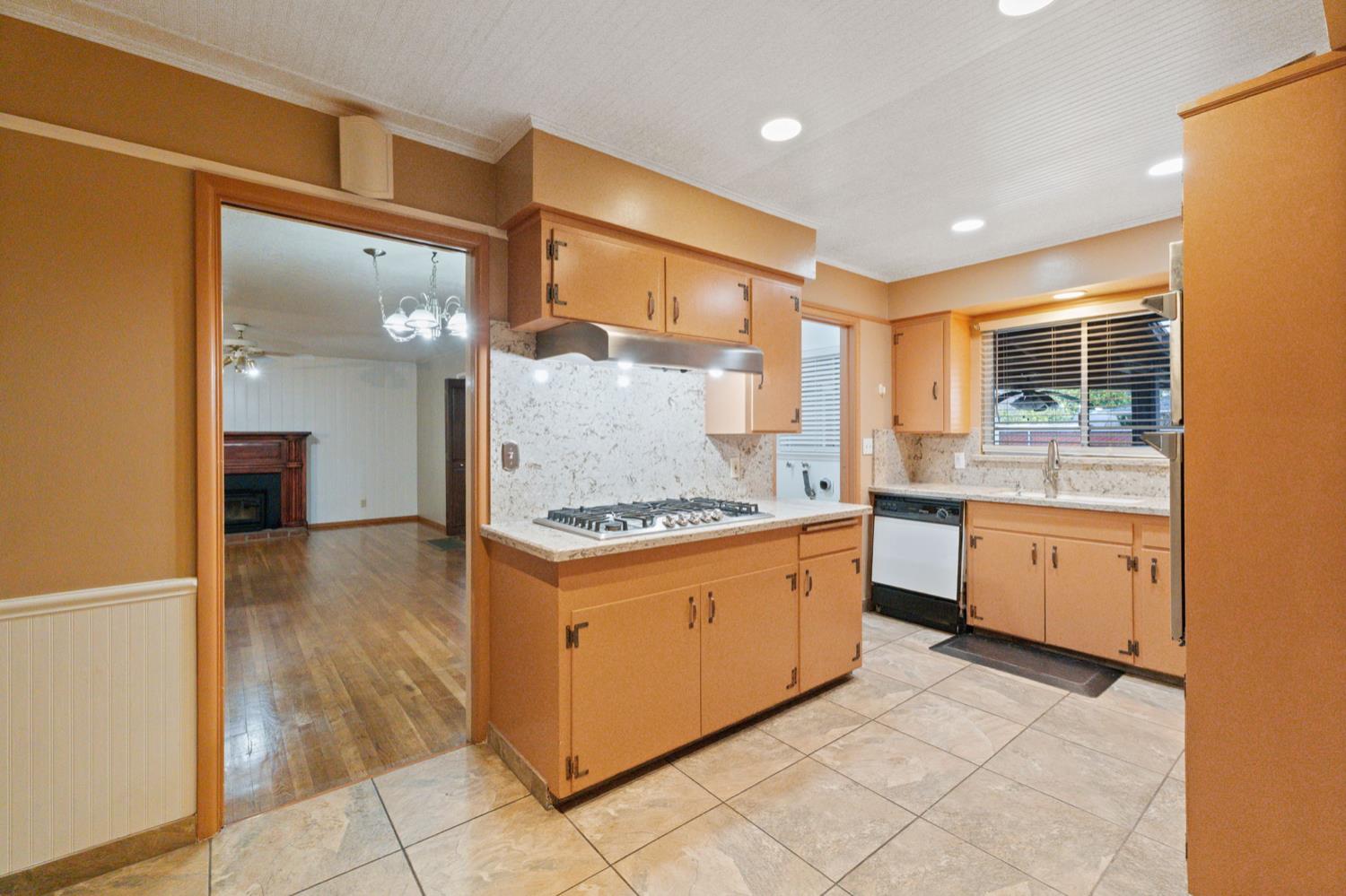 1421 W Michigan Ave, Fresno, CA 93705