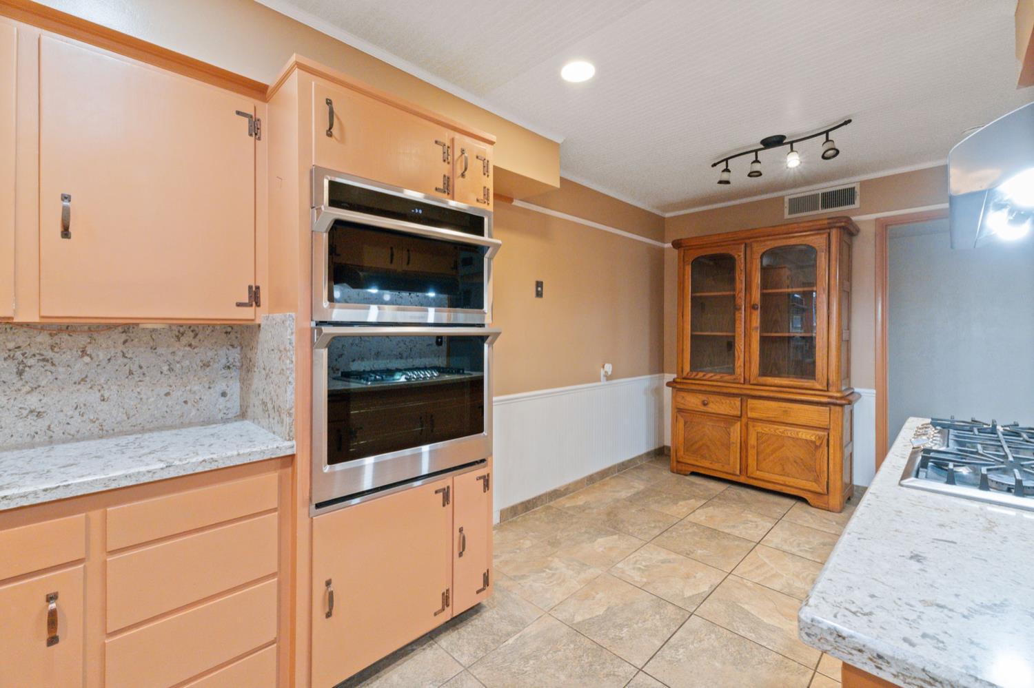 1421 W Michigan Ave, Fresno, CA 93705