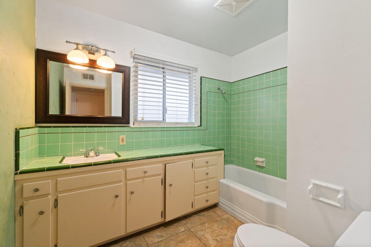 1421 W Michigan Ave, Fresno, CA 93705