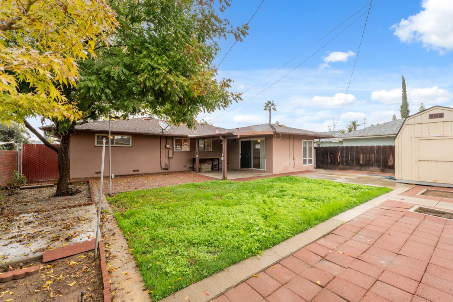 1421 W Michigan Ave, Fresno, CA 93705