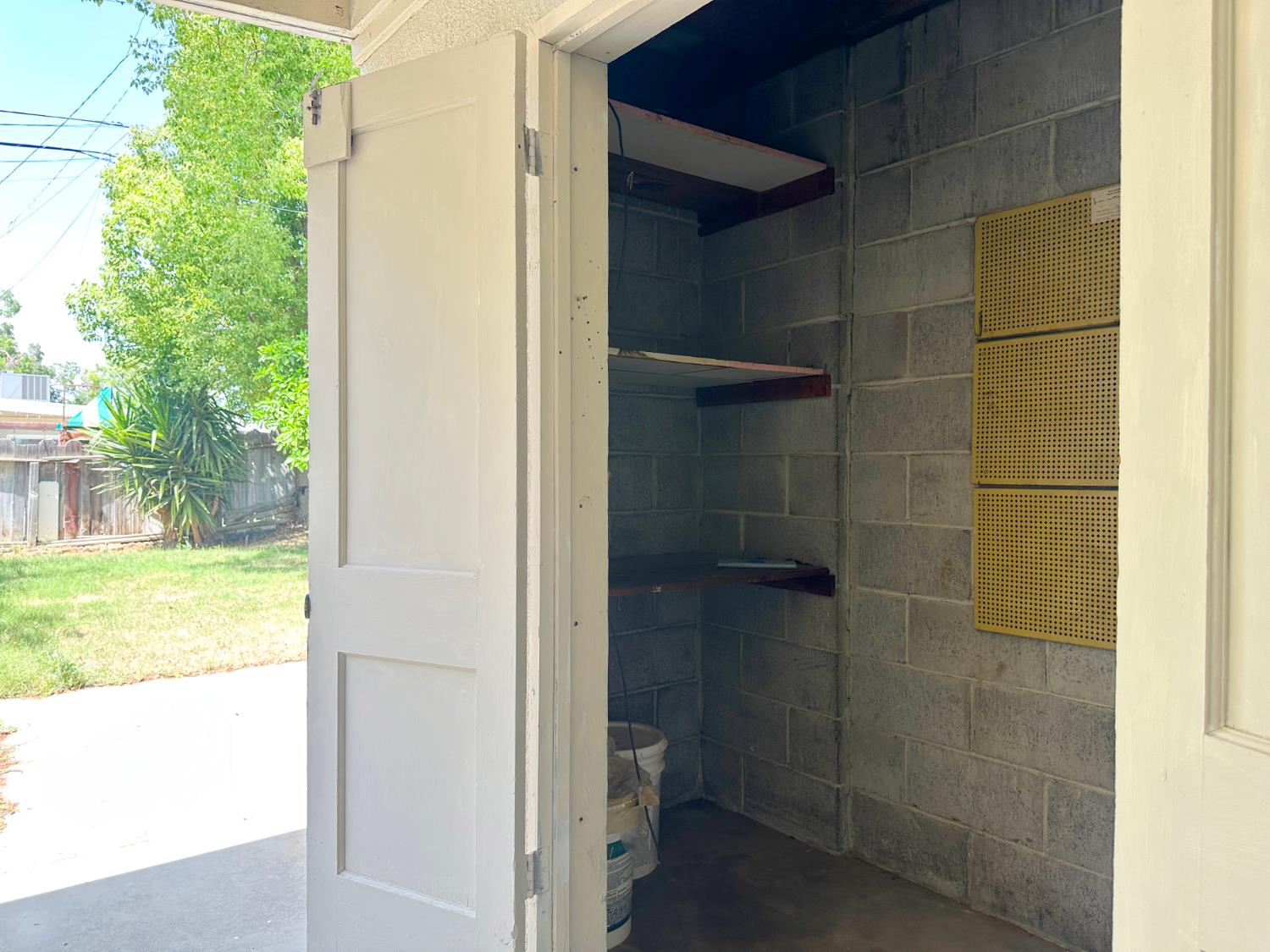 2723 E Lansing Way, Fresno, CA 93726