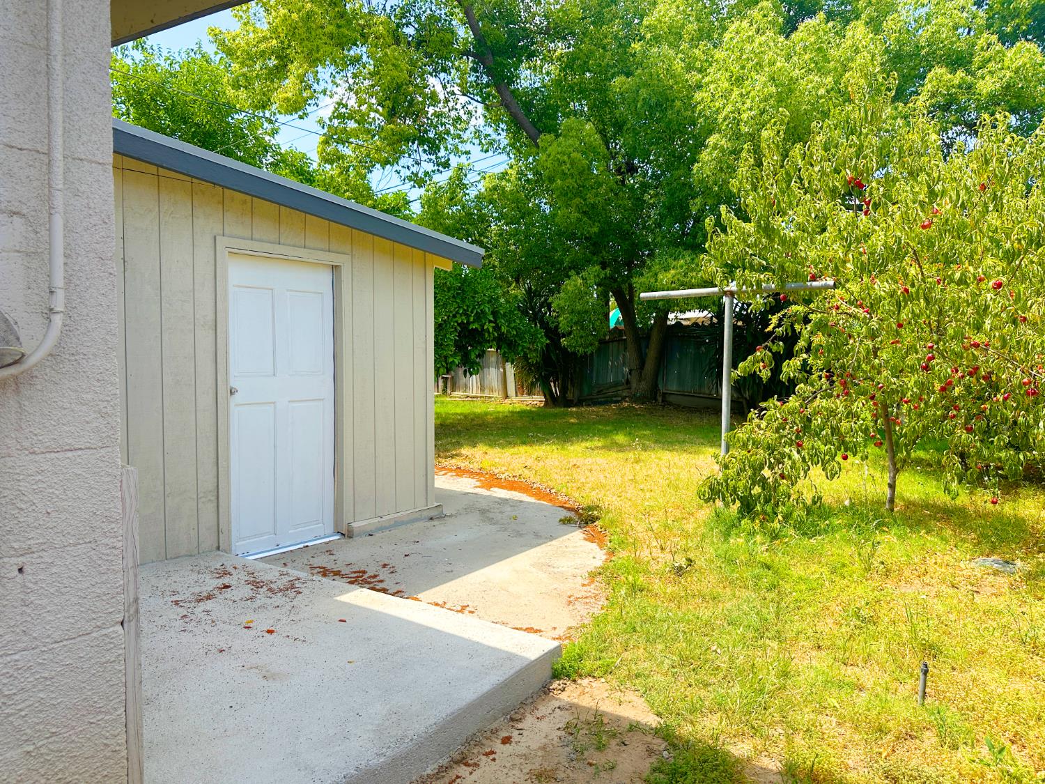 2723 E Lansing Way, Fresno, CA 93726