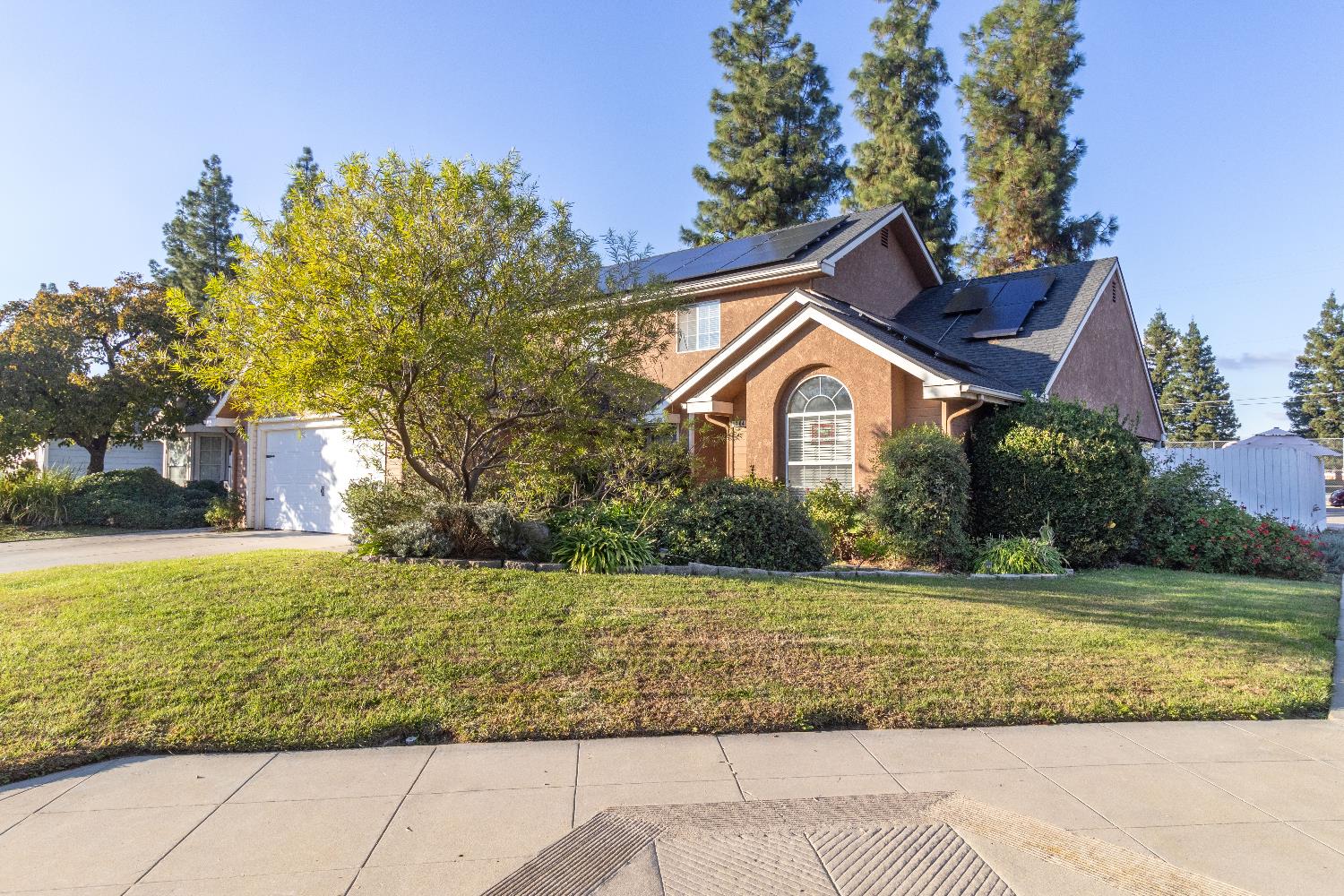 1204 E Salem Ave, Fresno, CA 93720