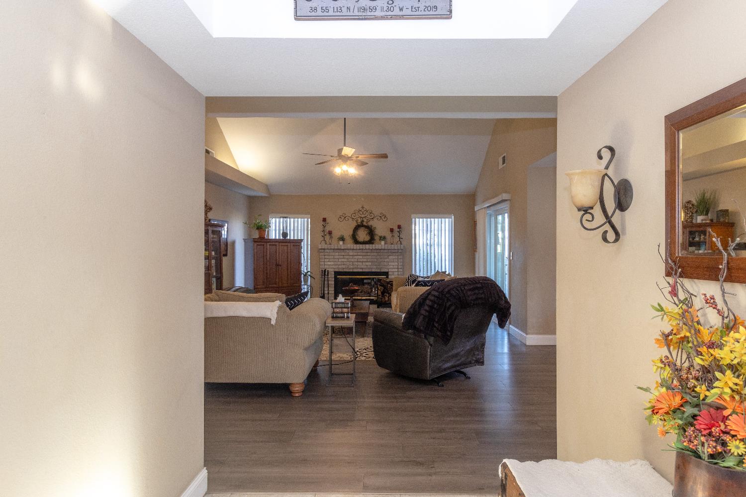 1204 E Salem Ave, Fresno, CA 93720