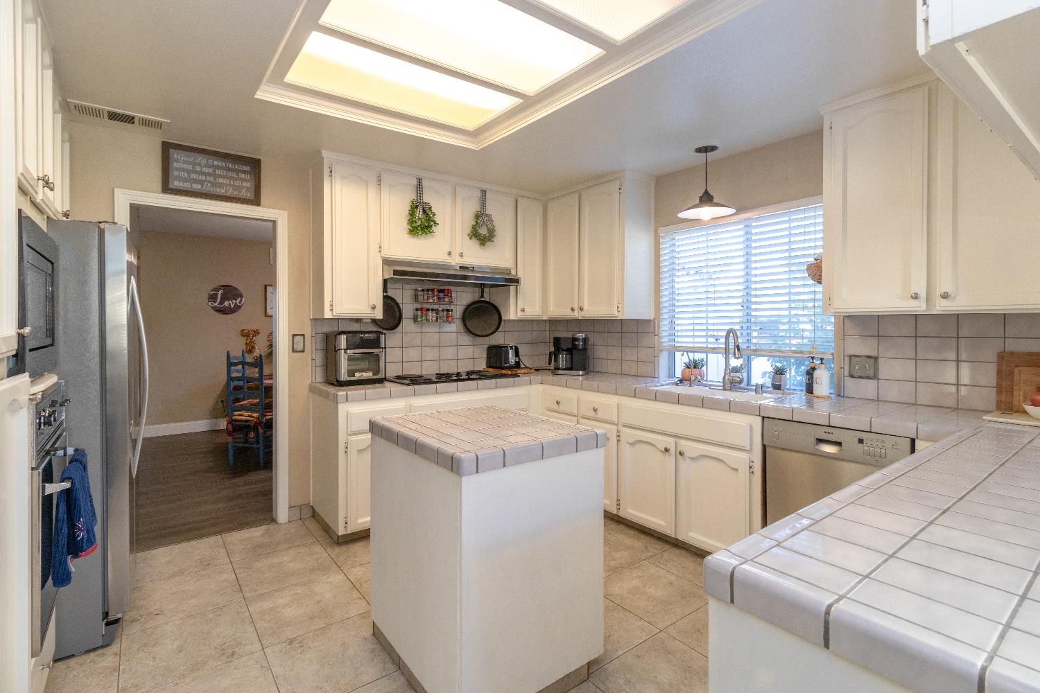 1204 E Salem Ave, Fresno, CA 93720