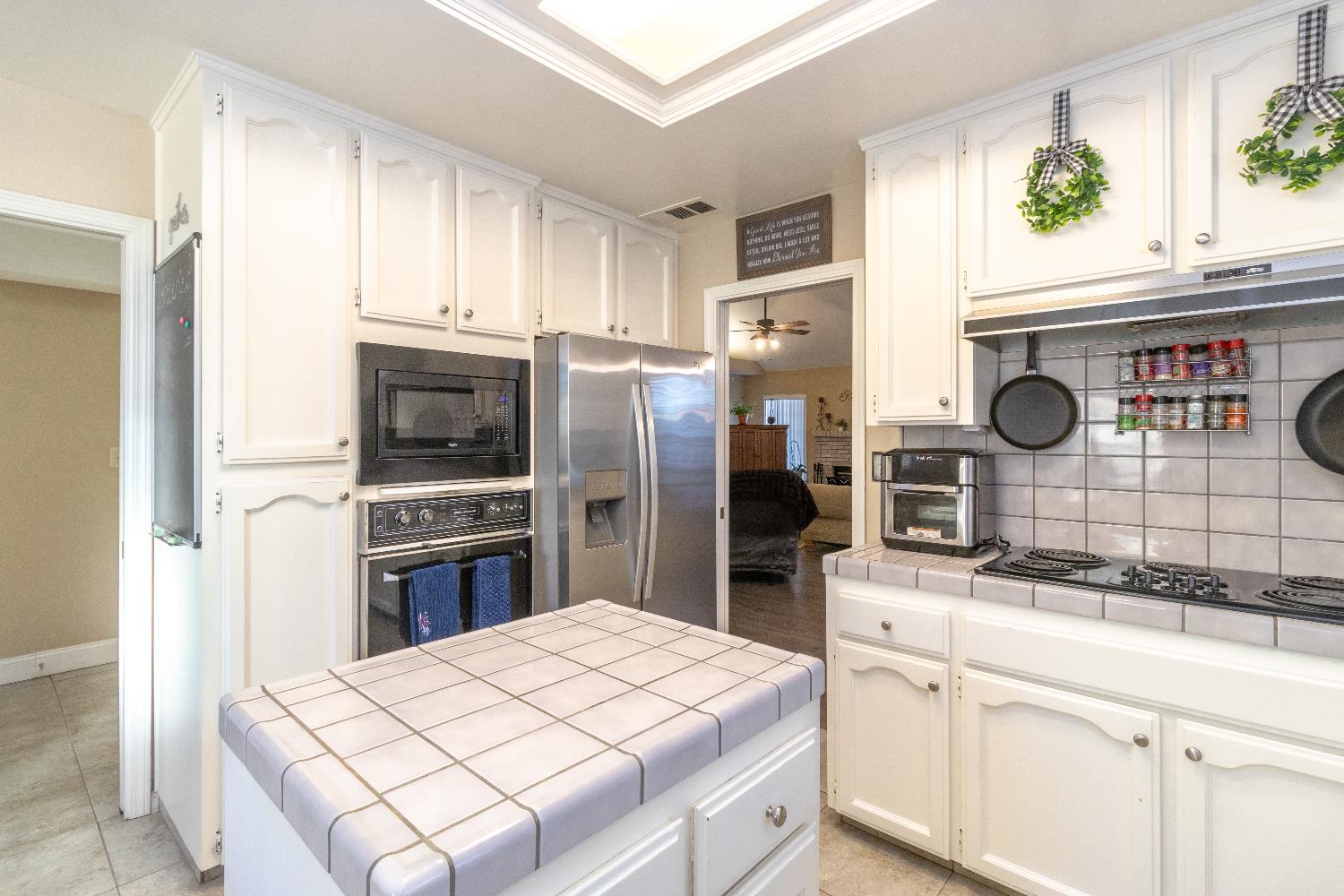 1204 E Salem Ave, Fresno, CA 93720