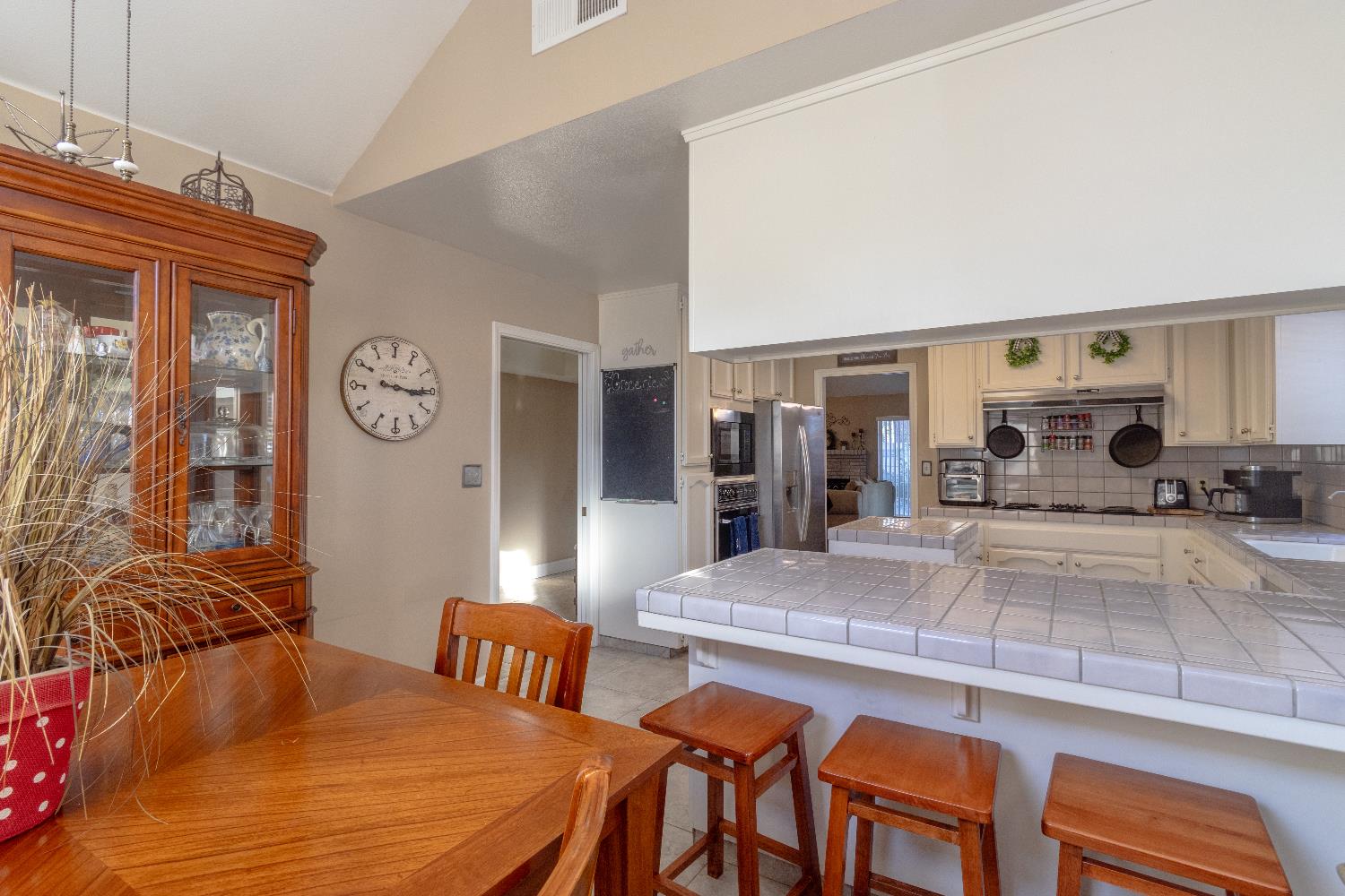 1204 E Salem Ave, Fresno, CA 93720