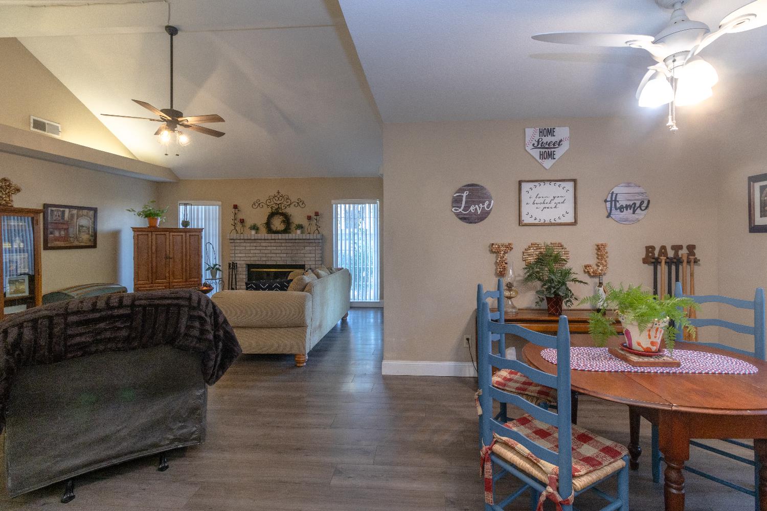 1204 E Salem Ave, Fresno, CA 93720