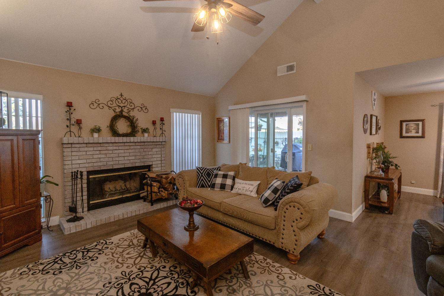 1204 E Salem Ave, Fresno, CA 93720