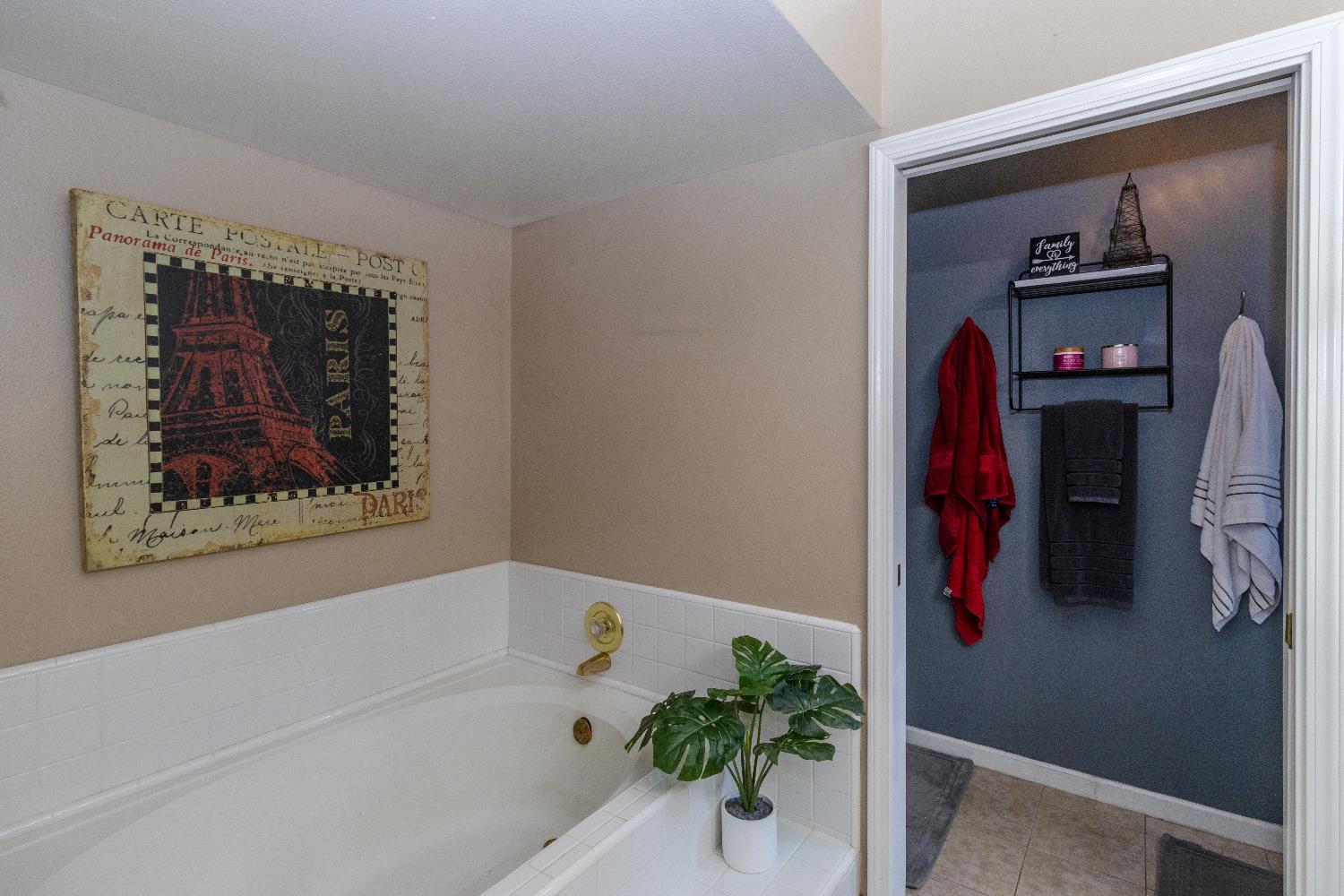 1204 E Salem Ave, Fresno, CA 93720