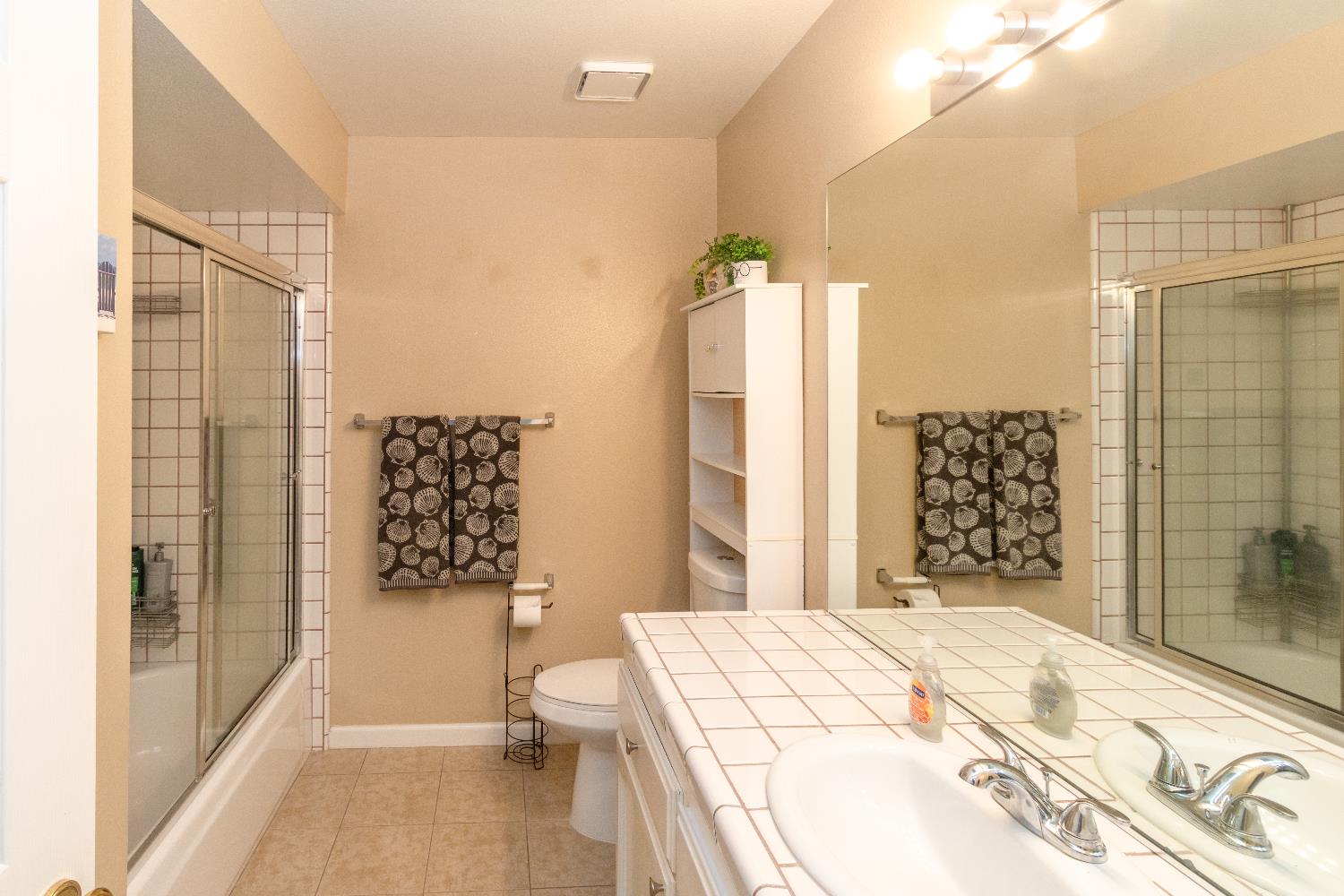 1204 E Salem Ave, Fresno, CA 93720