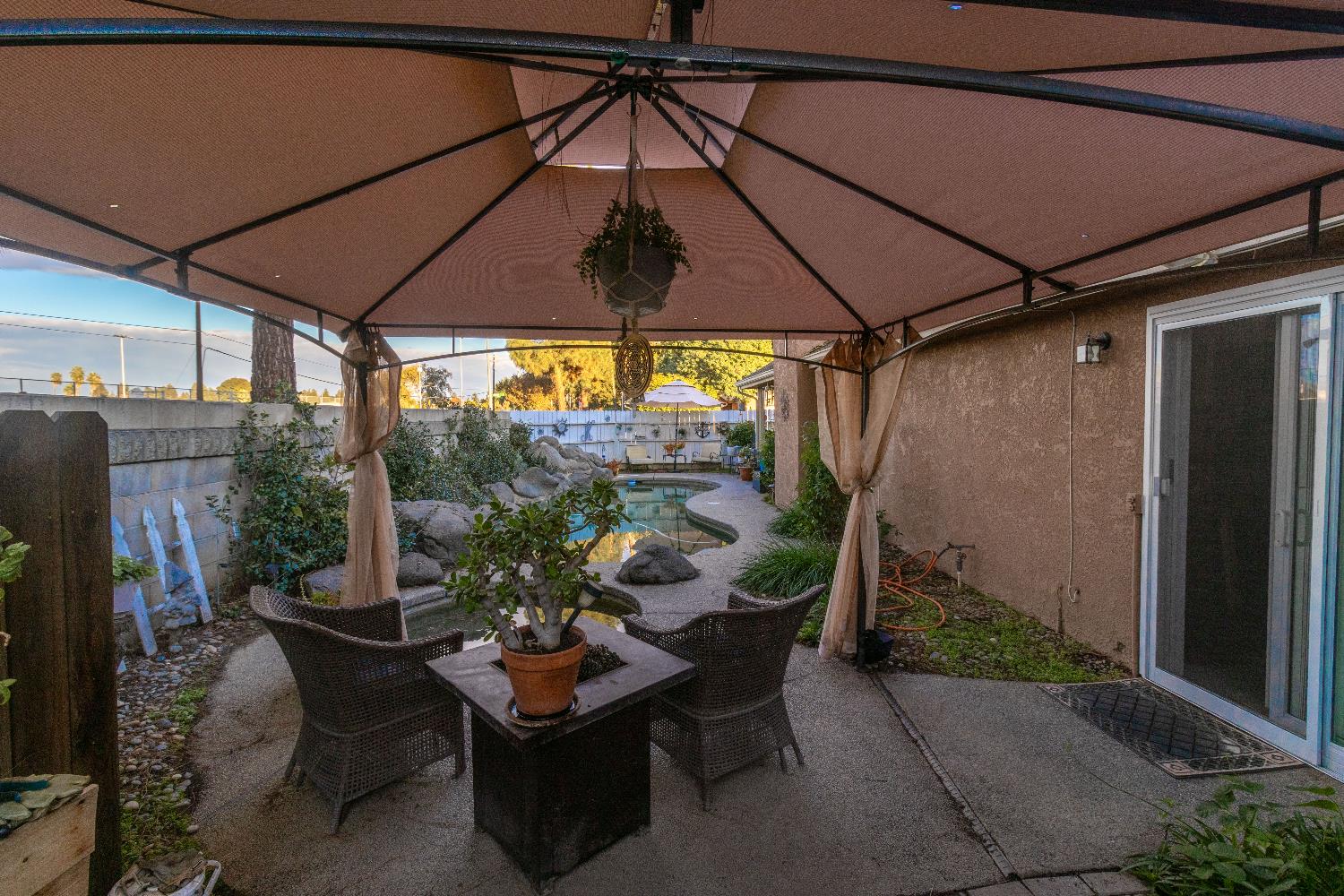 1204 E Salem Ave, Fresno, CA 93720